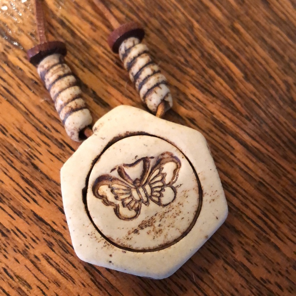 Necklaces - Picture 4 of 6